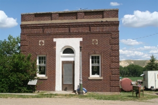 Here is the bank as it is today. The fascade around the front door was removed many years ago and now the building is an antique store.
